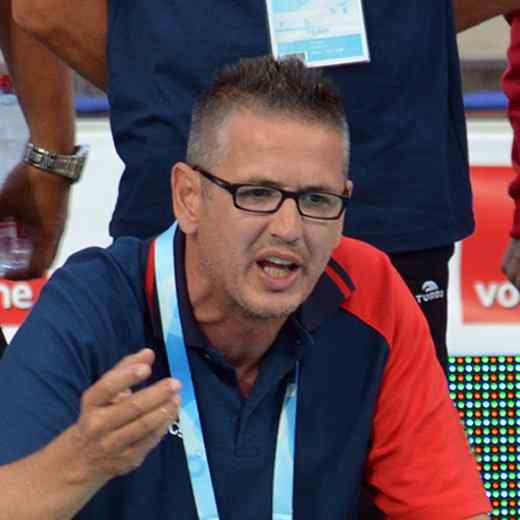 https://dev.cluboase.sr/wp-content/uploads/2017/10/team_coach_01.jpg